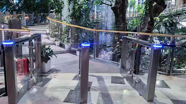 重慶約克郡光環(huán)購(gòu)物公園速通門案例出爐啦! 重慶約克郡光環(huán)購(gòu)物公園速通門案例出爐啦!